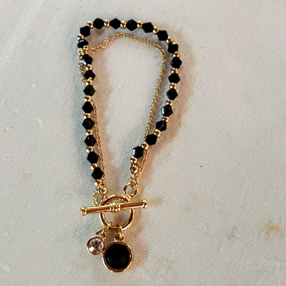Layered jet bracelet